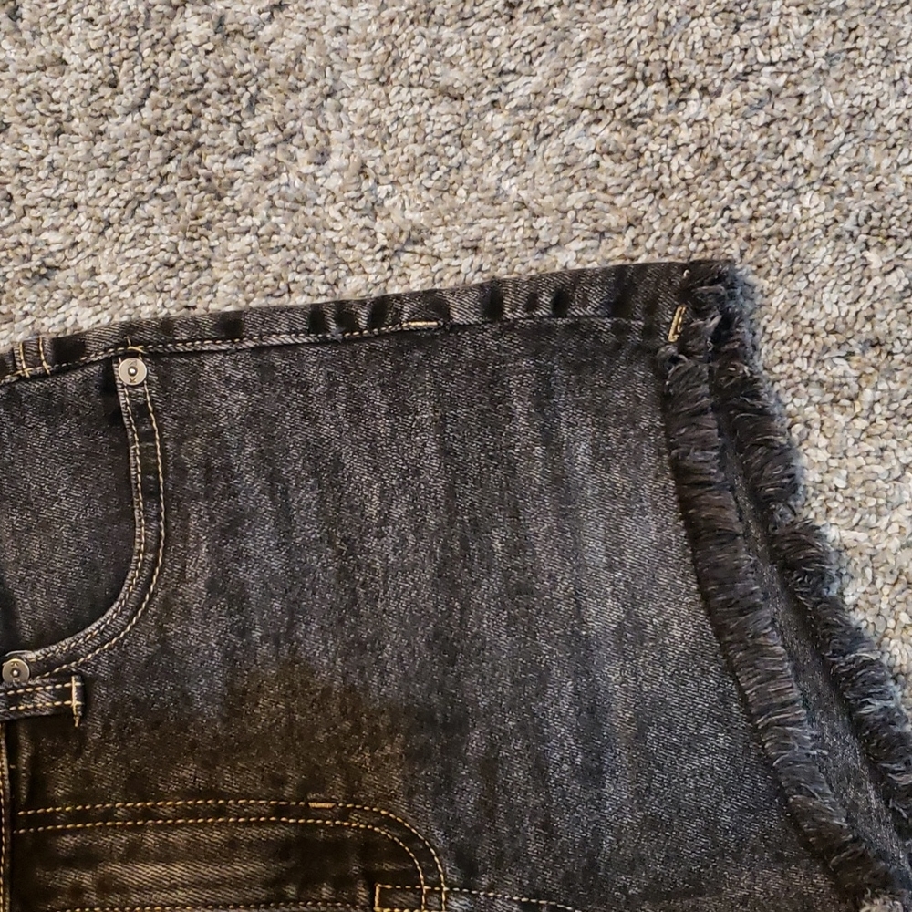 Kendall & Kylie Jean Shorts - Picture 4 of 6